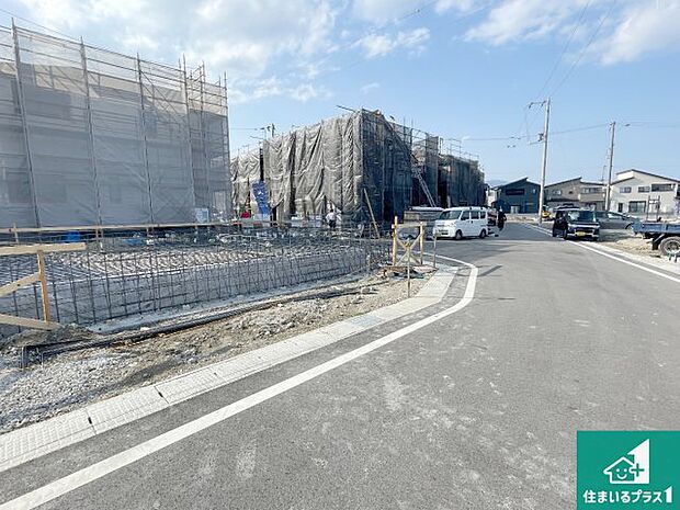 周辺は落ち着いた街並みの住宅地!子育てがしやすい住環境です!まだ未完成ですが、現地でしかわからない事もございます。是非一度ご覧ください。