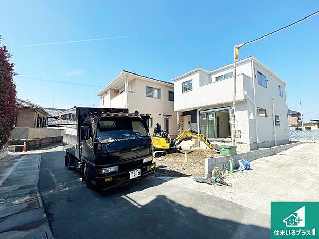 周辺は落ち着いた街並みの住宅地！子育てがしやすい住環境です！まだ未完成ですが、現地でしかわからない事もございます。是非一度ご覧ください。