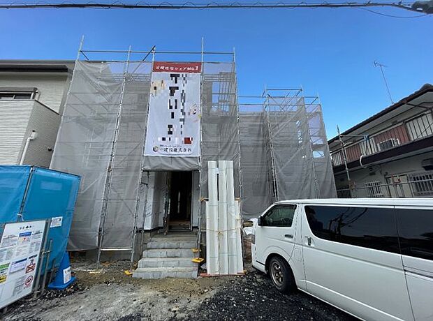 周辺は落ち着いた街並みの住宅地！子育てがしやすい住環境です！まだ未完成ですが、現地でしかわからない事もございます。是非一度ご覧ください。