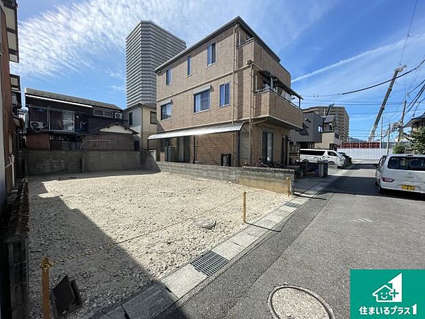 周辺は落ち着いた街並みの住宅地!子育てがしやすい住環境です!まだ未完成ですが、現地でしかわからない事もございます。是非一度ご覧ください。