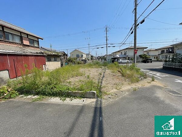 周辺は落ち着いた街並みの住宅地！子育てがしやすい住環境です！まだ未完成ですが、現地でしかわからない事もございます。是非一度ご覧ください。