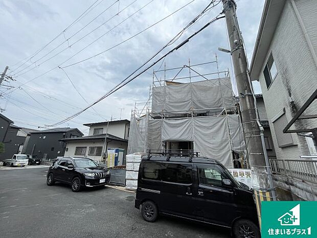 周辺は落ち着いた街並みの住宅地!子育てがしやすい住環境です!まだ未完成ですが、現地でしかわからない事もございます。是非一度ご覧ください。
