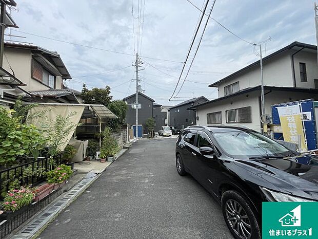 周辺は落ち着いた街並みの住宅地!子育てがしやすい住環境です!まだ未完成ですが、現地でしかわからない事もございます。是非一度ご覧ください。