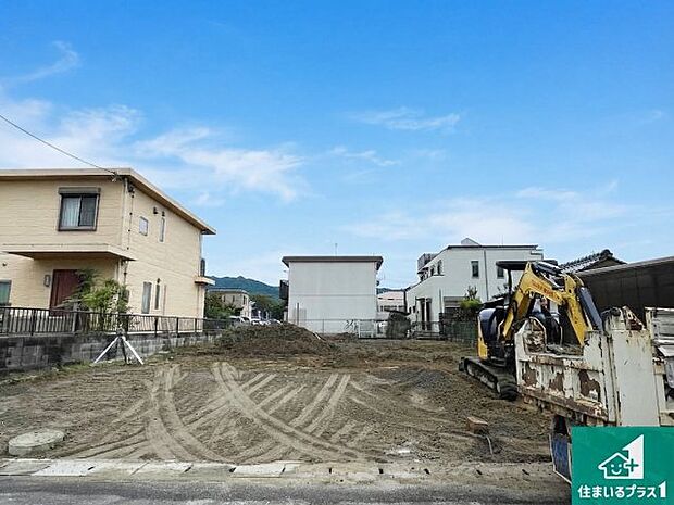 周辺は落ち着いた街並みの住宅地！子育てがしやすい住環境です！まだ未完成ですが、現地でしかわからない事もございます。是非一度ご覧ください。
