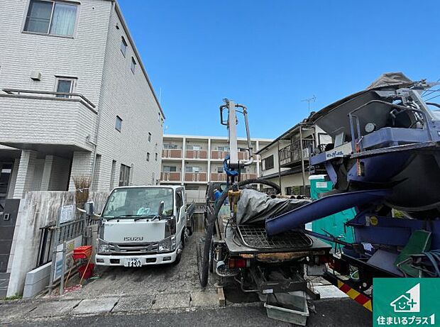 周辺は落ち着いた街並みの住宅地!子育てがしやすい住環境です!まだ未完成ですが、現地でしかわからない事もございます。是非一度ご覧ください。