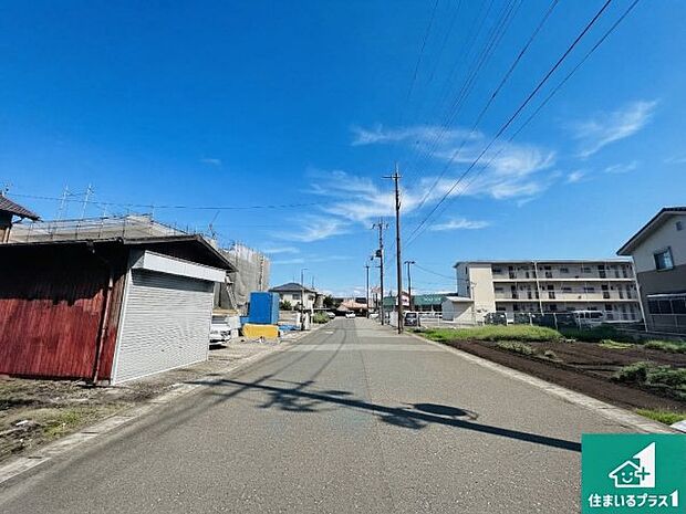 周辺は落ち着いた街並みの住宅地！子育てがしやすい住環境です！まだ未完成ですが、現地でしかわからない事もございます。是非一度ご覧ください。