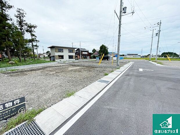 周辺は落ち着いた街並みの住宅地!子育てがしやすい住環境です!まだ未完成ですが、現地でしかわからない事もございます。是非一度ご覧ください。
