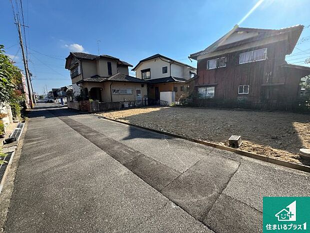 周辺は落ち着いた街並みの住宅地！子育てがしやすい住環境です！まだ未完成ですが、現地でしかわからない事もございます。是非一度ご覧ください。