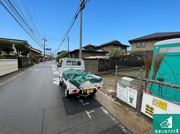 周辺は落ち着いた街並みの住宅地!子育てがしやすい住環境です!まだ未完成ですが、現地でしかわからない事もございます。是非一度ご覧ください。