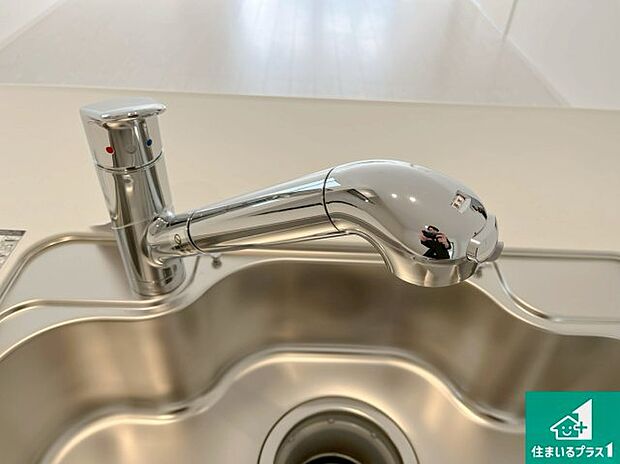 【キッチン水栓】浄水器を内蔵！炊飯時、お茶を作る時に安心してお水を使えます！お湯と冷水、浄水と原水、シャワーの切替えもワンタッチです！