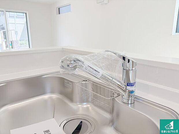 【キッチン水栓】浄水器を内蔵!炊飯時、お茶を作る時に安心してお水を使えます!お湯と冷水、浄水と原水、シャワーの切替えもワンタッチです!