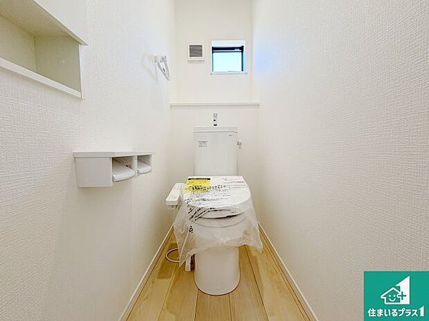 【トイレ】1・2階の2ヶ所にあるので、朝の忙しい時間の順番待ちもなく、深夜の利用にも大変便利です。