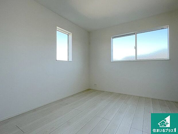 【洋室】収納スペースが充実しているので子供の成長に合わせてたくさん収納ができます!家族構成に合わせた様々な活用ができる収納!