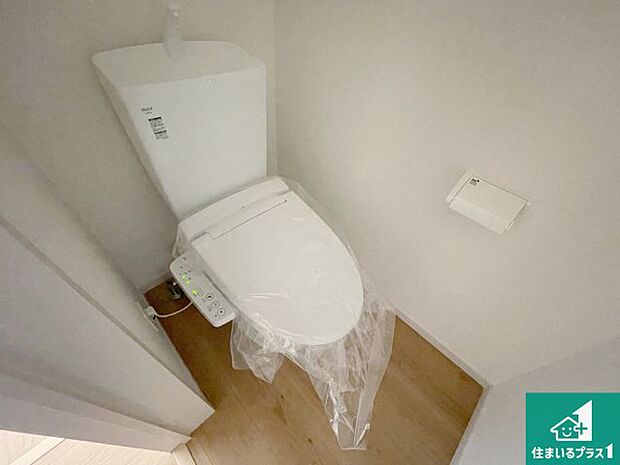 【トイレ】1・2階の2ヶ所にあるので、朝の忙しい時間の順番待ちもなく、深夜の利用にも大変便利です。