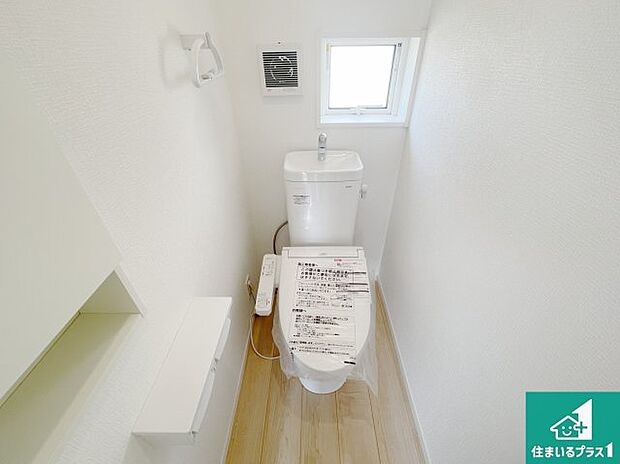 【トイレ】1・2階の2ヶ所にあるので、朝の忙しい時間の順番待ちもなく、深夜の利用にも大変便利です。