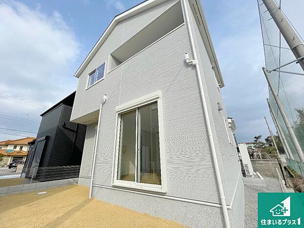 【外観】安心の10年保証!外観を美しく保ち、雨水で汚れを落とします!気になることがありましたら、お気軽にお問い合わせください!