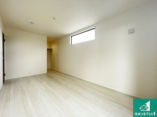 【洋室】シンプルな洋室は、自分好みのインテリアが楽しめます♪ご家族とインテリアや家具を選びに行くのは新築購入時の醍醐味の一つです。ぜひお楽しみください♪