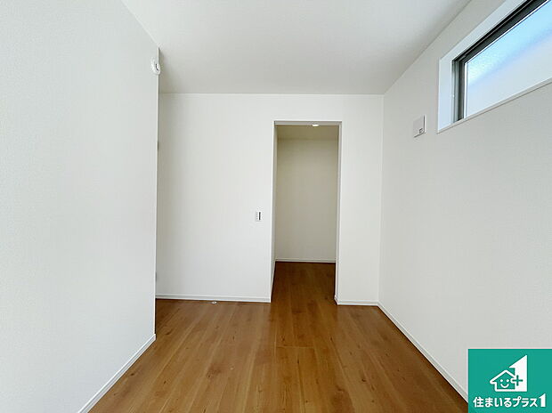 【洋室】シンプルな洋室は、自分好みのインテリアが楽しめます♪ご家族とインテリアや家具を選びに行くのは新築購入時の醍醐味の一つです。ぜひお楽しみください♪