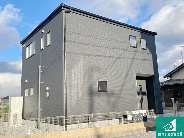 【外観】安心の10年保証!外観を美しく保ち、雨水で汚れを落とします!気になることがありましたら、お気軽にお問い合わせください!