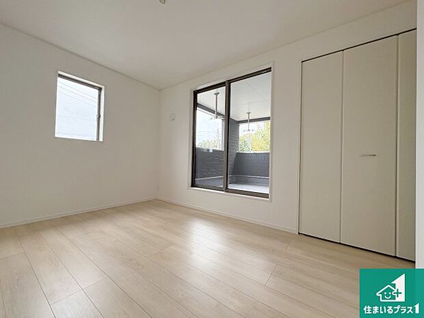 【洋室】シンプルな洋室は、自分好みのインテリアが楽しめます♪ご家族とインテリアや家具を選びに行くのは新築購入時の醍醐味の一つです。ぜひお楽しみください♪