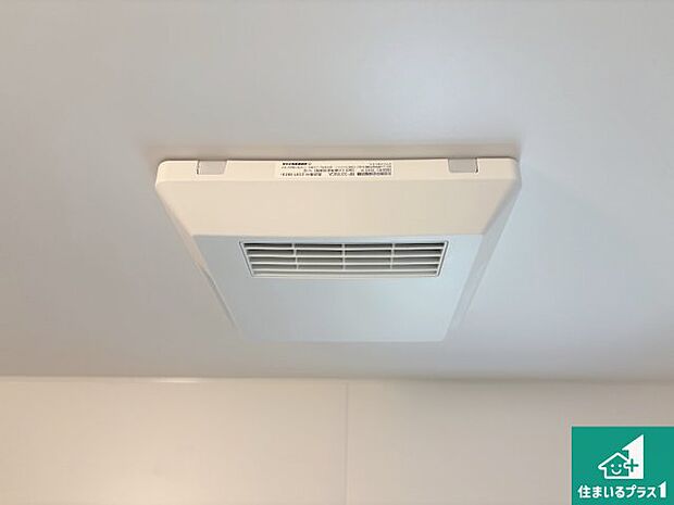 【浴室暖房乾燥機】四季を通して快適なバスライフをお手伝いする浴室暖房乾燥機!浴室の乾燥・暖房・涼風・換気はもちろん、24時間換気にも対応!