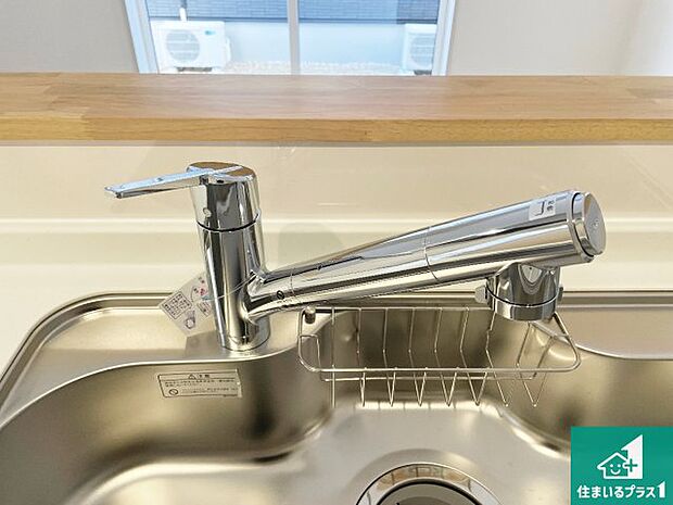 【キッチン水栓】浄水器を内蔵!炊飯時、お茶を作る時に安心してお水を使えます!お湯と冷水、浄水と原水、シャワーの切替えもワンタッチです!