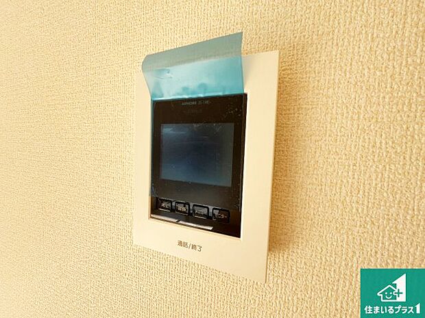 【カラーモニターインターホン】声だけでなく来訪者の姿や顔がモニターで確認できるので、小さなお子様がいらっしゃるご家庭でも安心できます!