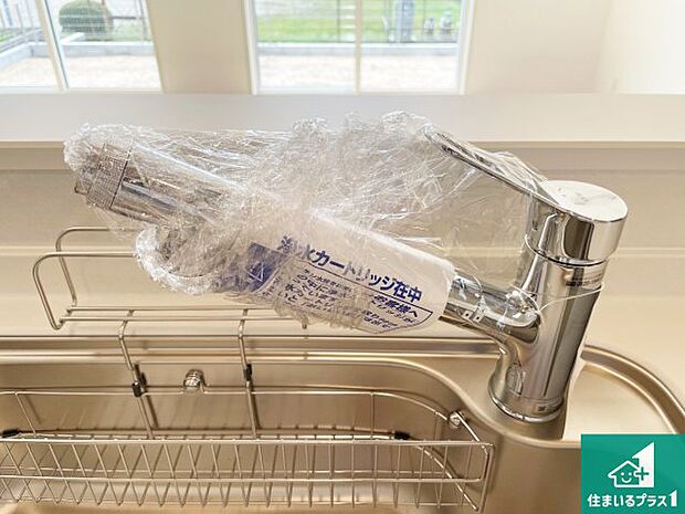 【キッチン水栓】浄水器を内蔵！炊飯時、お茶を作る時に安心してお水を使えます！お湯と冷水、浄水と原水、シャワーの切替えもワンタッチです！