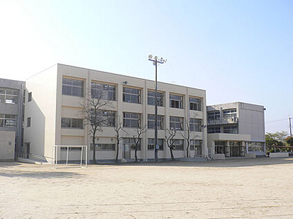 栗東市立治田西小学校 徒歩1052m