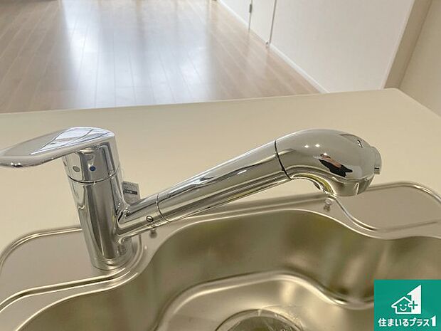 【キッチン水栓】浄水器を内蔵!炊飯時、お茶を作る時に安心してお水を使えます!お湯と冷水、浄水と原水、シャワーの切替えもワンタッチです!