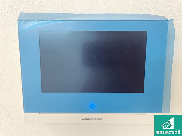 【カラーモニターインターホン】声だけでなく来訪者の姿や顔がモニターで確認できるので、小さなお子様がいらっしゃるご家庭でも安心できます!