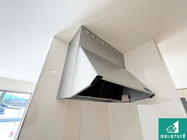 【レンジフード】汚れにくいスロットフィルタでお手入れラクラク!LED照明付き!