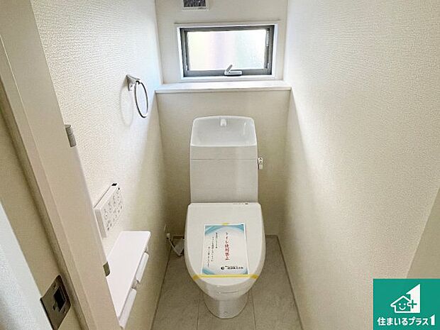 【トイレ】1・2階の2ヶ所にあるので、朝の忙しい時間の順番待ちもなく、深夜の利用にも大変便利です。