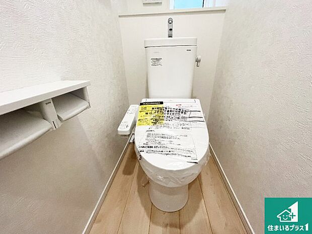 【トイレ】1・2階の2ヶ所にあるので、朝の忙しい時間の順番待ちもなく、深夜の利用にも大変便利です。