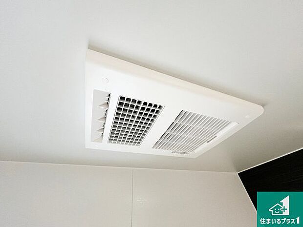 【浴室暖房乾燥機】四季を通して快適なバスライフをお手伝いする浴室暖房乾燥機!浴室の乾燥・暖房・涼風・換気はもちろん、24時間換気にも対応!