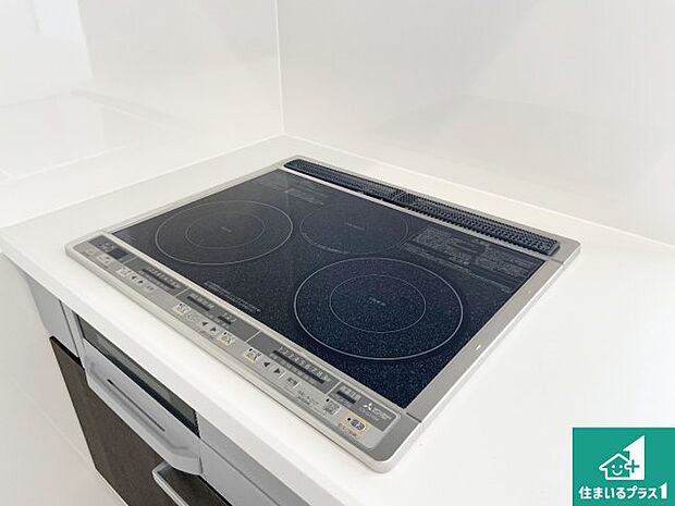 【コンロ】ダブル高火力Ｓｉセンサー付きコンロ！３口あるので、まとめて料理をする時も大活躍！