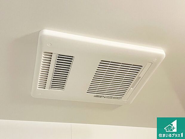 【浴室暖房乾燥機】四季を通して快適なバスライフをお手伝いする浴室暖房乾燥機！浴室の乾燥・暖房・涼風・換気はもちろん、２４時間換気にも対応！ 