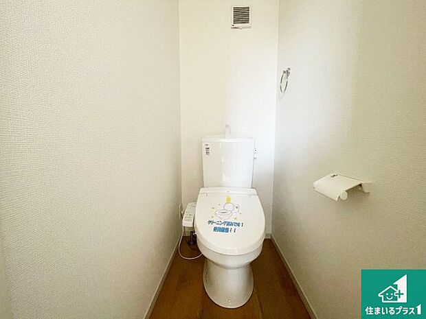 【トイレ】1・2階の2ヶ所にあるので、朝の忙しい時間の順番待ちもなく、深夜の利用にも大変便利です。