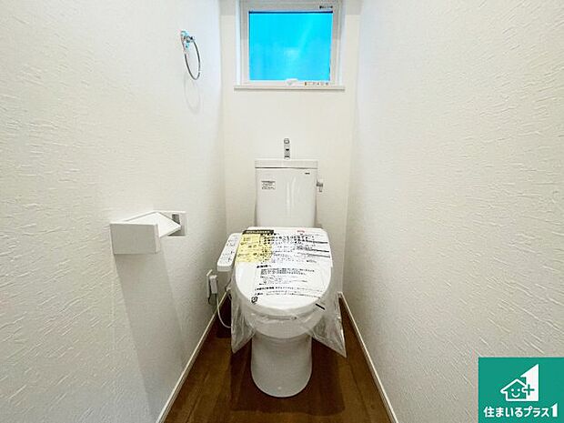 【トイレ】1・2階の2ヶ所にあるので、朝の忙しい時間の順番待ちもなく、深夜の利用にも大変便利です。