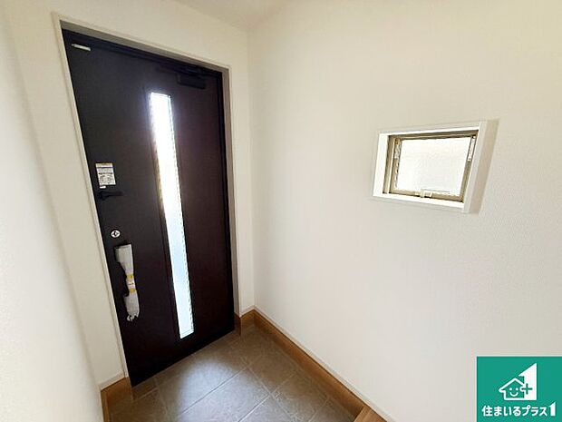 【玄関】シューズボックスにはたくさんの靴が収納できるので玄関周りはいつもスッキリ!ご家族が増えても安心!