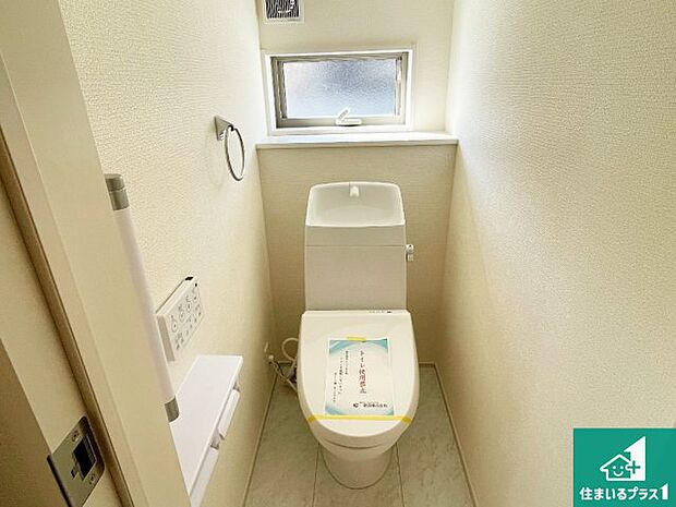 【トイレ】1・2階の2ヶ所にあるので、朝の忙しい時間の順番待ちもなく、深夜の利用にも大変便利です。