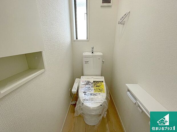 【トイレ】1・2階の2ヶ所にあるので、朝の忙しい時間の順番待ちもなく、深夜の利用にも大変便利です。