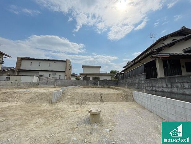 【外観】周辺は落ち着いた街並みの住宅地！子育てがしやすい住環境です！まだ未完成ですが、現地でしかわからない事もございます。是非一度ご覧ください。