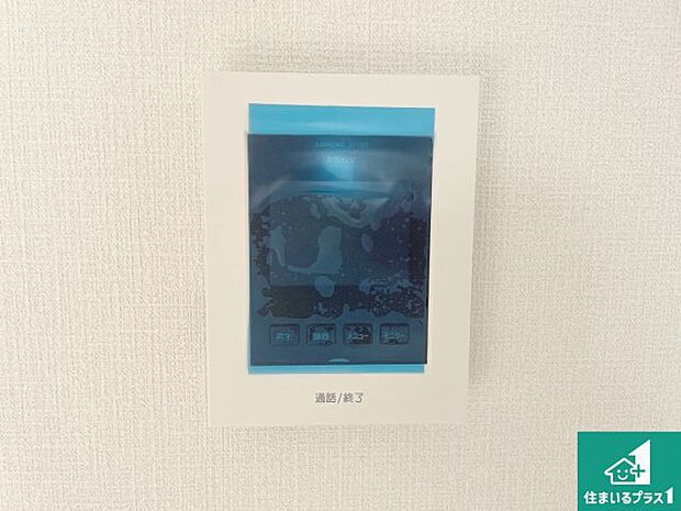 【カラーモニターインターホン】声だけでなく来訪者の姿や顔がモニターで確認できるので、小さなお子様がいらっしゃるご家庭でも安心できます！