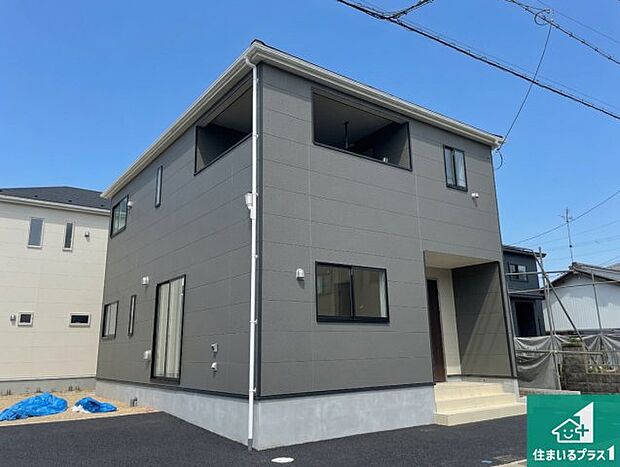 【外観】現在建築中!落ち着いた街並みで新生活を始めることが出来そう!周辺の物件も併せてご紹介させて頂きます!