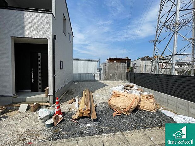 【外観】現在建築中！落ち着いた街並みで新生活を始めることが出来そう！周辺の物件も併せてご紹介させて頂きます！