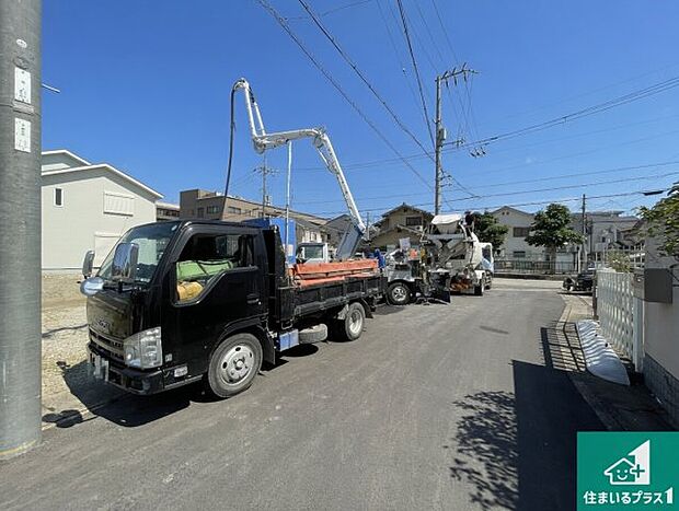 【外観】周辺は落ち着いた街並みの住宅地!子育てがしやすい住環境です!まだ未完成ですが、現地でしかわからない事もございます。是非一度ご覧ください。