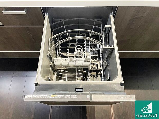 【食器洗浄乾燥機】食事後の一仕事、食器洗いをボタン一つでお任せできちゃいます!場所を取らないビルトイン式なので、お料理スペースもしっかり確保!