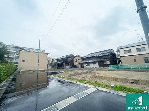 【外観】周辺は落ち着いた街並みの住宅地!子育てがしやすい住環境です!まだ未完成ですが、現地でしかわからない事もございます。是非一度ご覧ください。