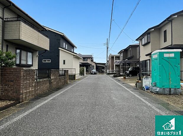 【外観】周辺は落ち着いた街並みの住宅地！子育てがしやすい住環境です！まだ未完成ですが、現地でしかわからない事もございます。是非一度ご覧ください。 